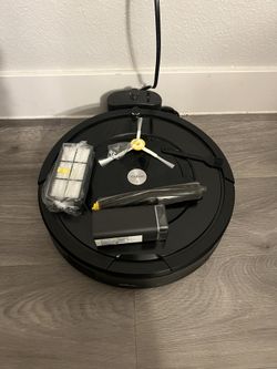 iRobot 805 Vacuum Robot With Extras