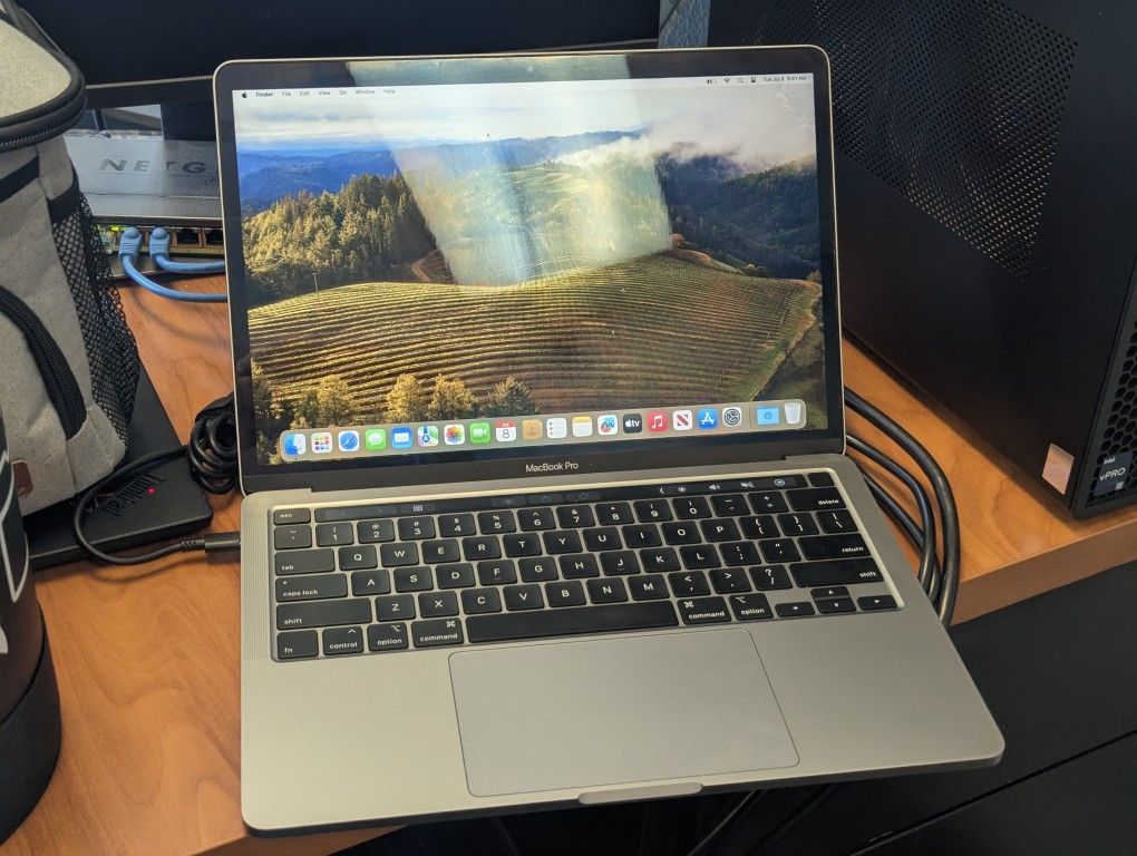 2020 MacBook Pro 13" i5, 8GB RAM, 500GB SSD