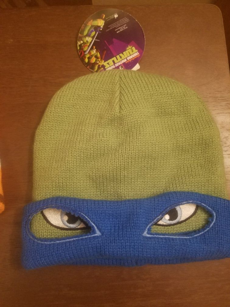 Ninja Turtles hat & socks / Finding Nemo hat