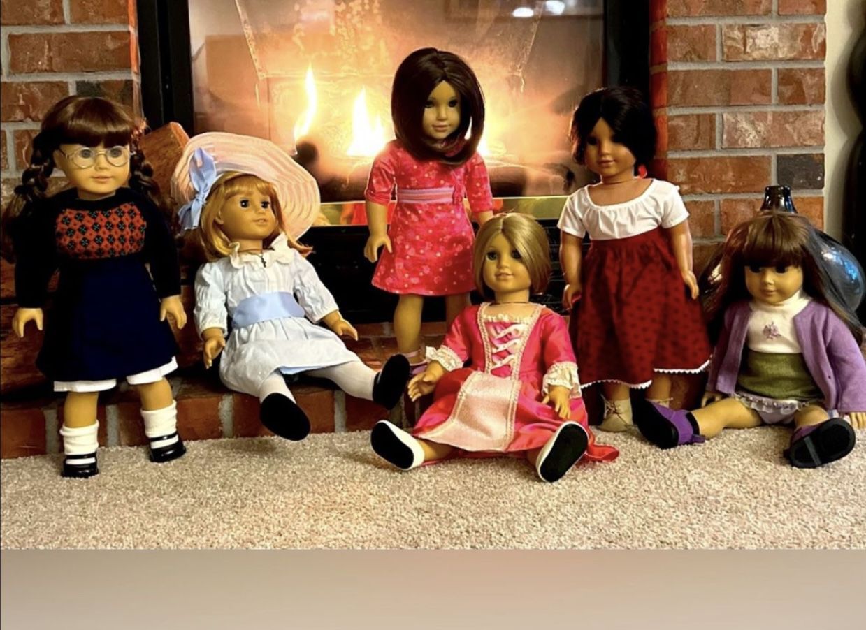 American Girl Dolls Lot Of 6 Original Boxes, Books And Outfits 