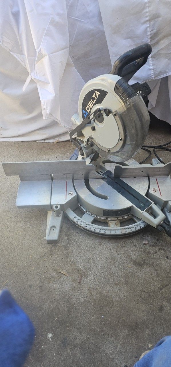 Miter Saw Works Great 125.00./ 12 Inch