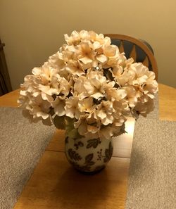 Floral vase that lights up