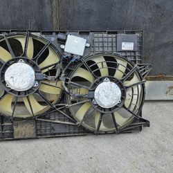 2014-2019 JEEP CHEROKEE 3.2L COOLING FAN OEM 