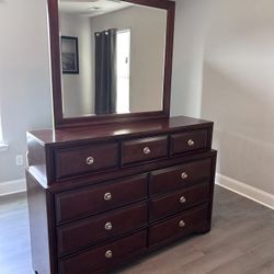 Dresser And 2 Nightstands