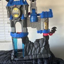  Fisher-Price Imaginext DC Super Friends Wayne Manor Batcave Playset (Model FMX63). 
