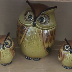 vintage Metlox Poppytrail "Wise Owl" cookie jar with a matching  & two large shakers