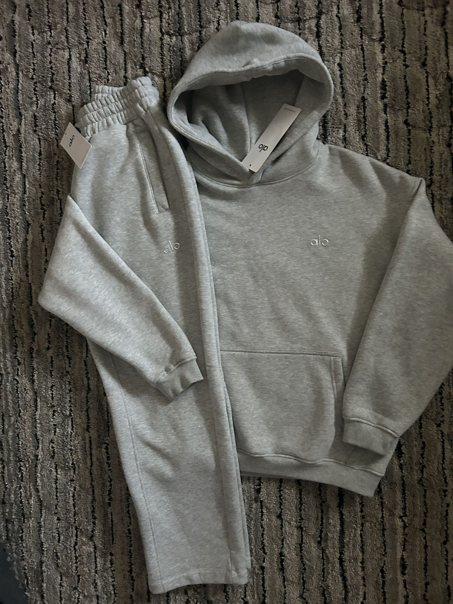Grey Men’s Alo Yoga Sweatsuit