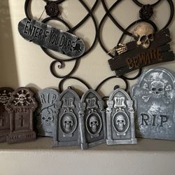9 Pcs /Assorted Foam Headstone Decor