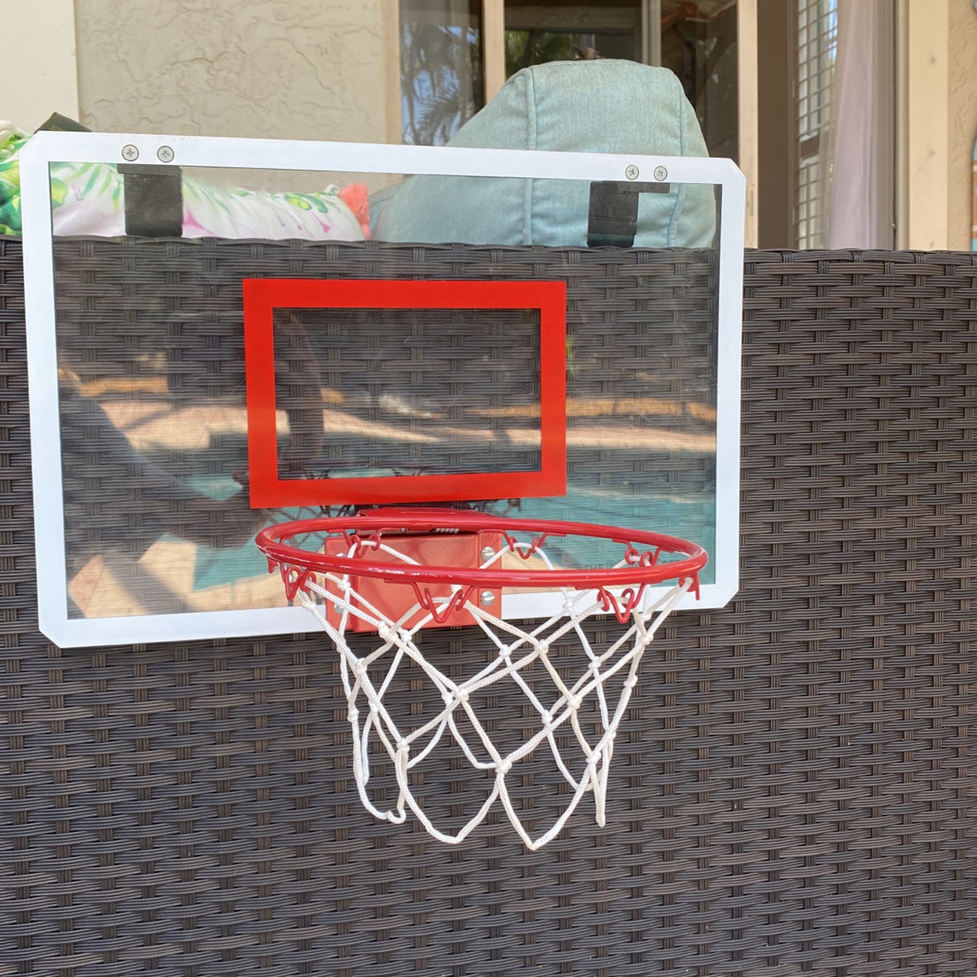 indoor basket ball hang on hoop