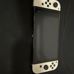 Just wanna get rid I don’t use it anymore I have no charger for it but there’s no scratches and no problems I just don’t want it nm it’s a Nintendo