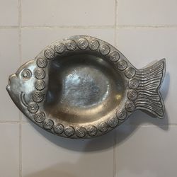 Cynthia Rowley Metal Fish Plate 15 Inches