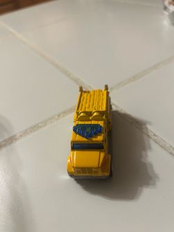 1998 Matchbox International Pumper Yellow Euc