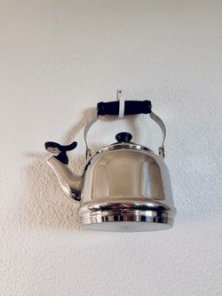 Le Creuset Stainless Steel Tea Pot Whistling 1.2 QT