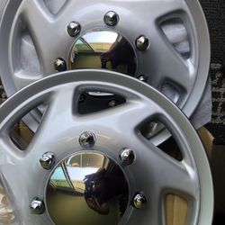 Premium Chrome 16” Ford Van/truck Hubcaps New in The Box $89 On Amazon Im Asking $50
