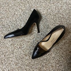 Carmen Marc Valvo Black Nappa Pumps In Size 6