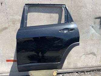 2019-2022 jeep Cherokee rear door lh side passanger side