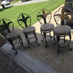 4 Metal Swivel Countrt Hight Chairs 