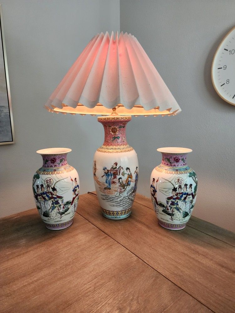 Chinese lamp and 2 vase porcelain set