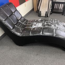 FREE Chaise Chair Black Chair