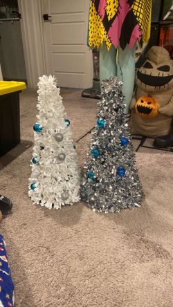  Christmas 2 Tree Ornaments $3