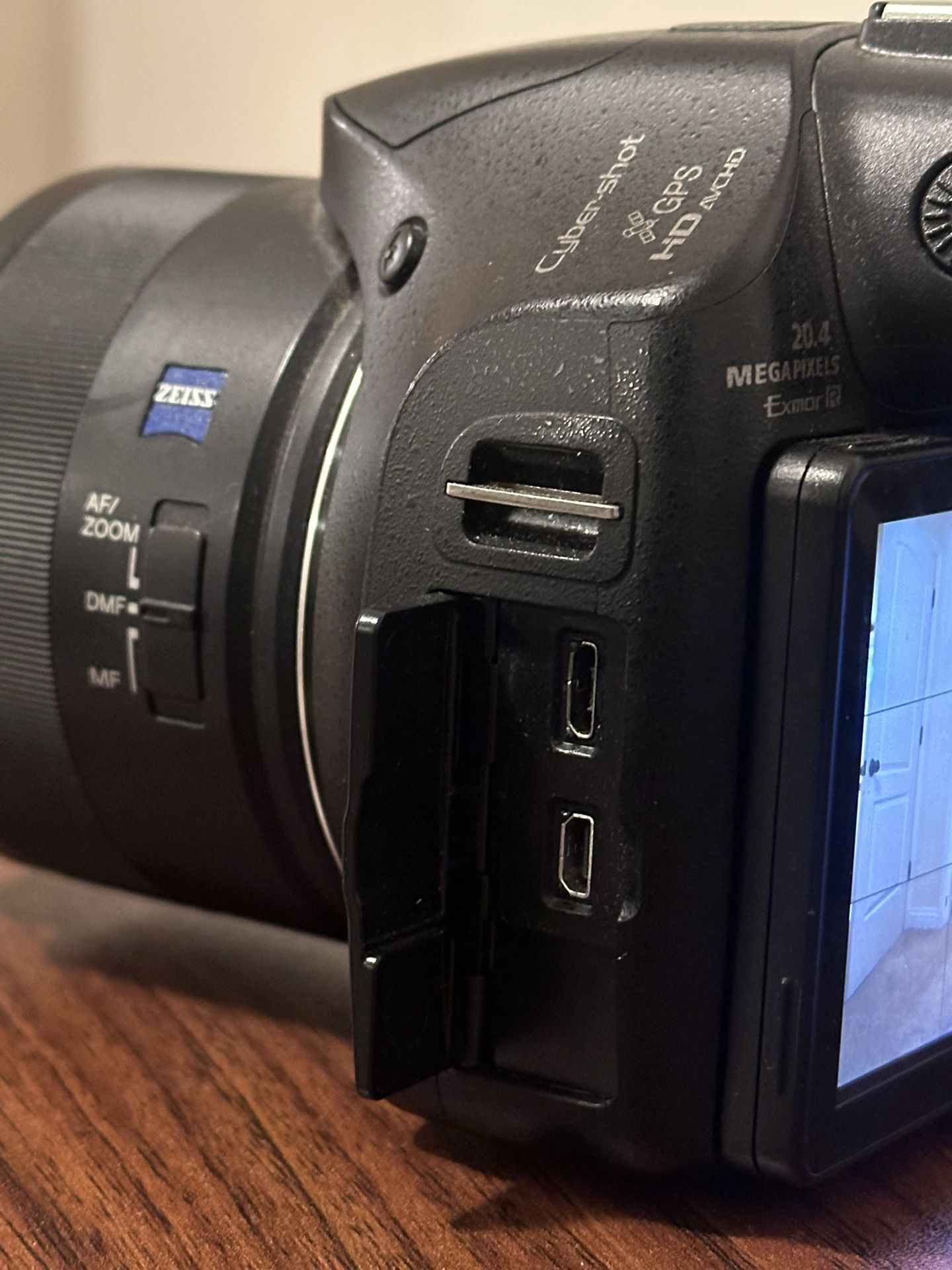 Sony Camera 50x Fixed Perfect For Casual And Beginners In