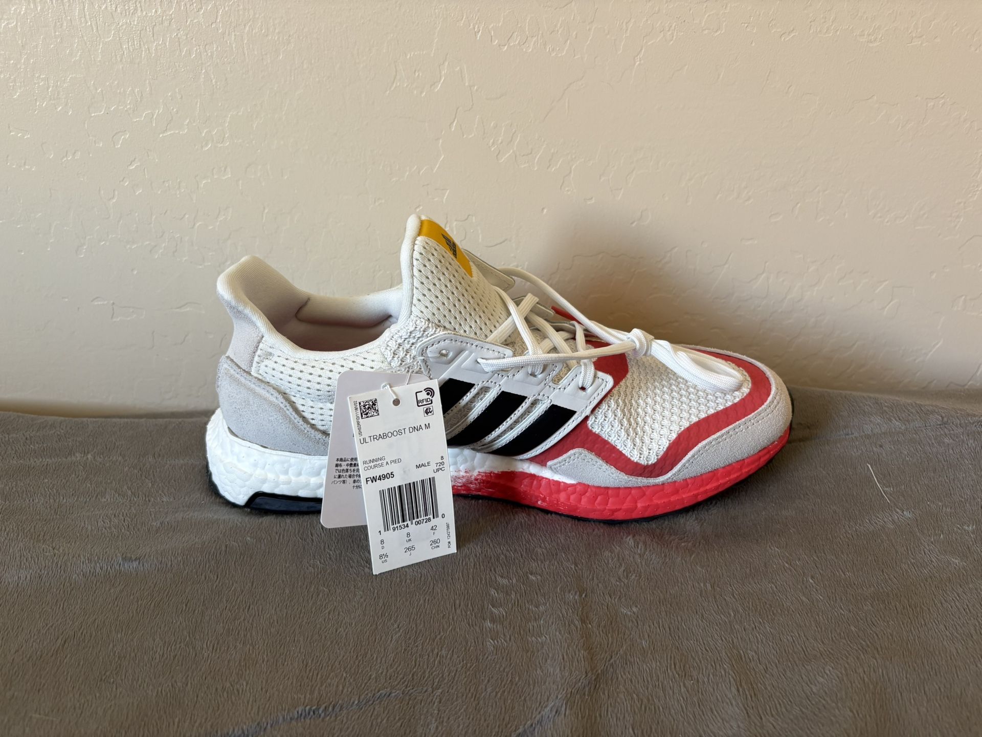 Brand New Never Worn Adidas Ultraboost DNA M 8 1/2