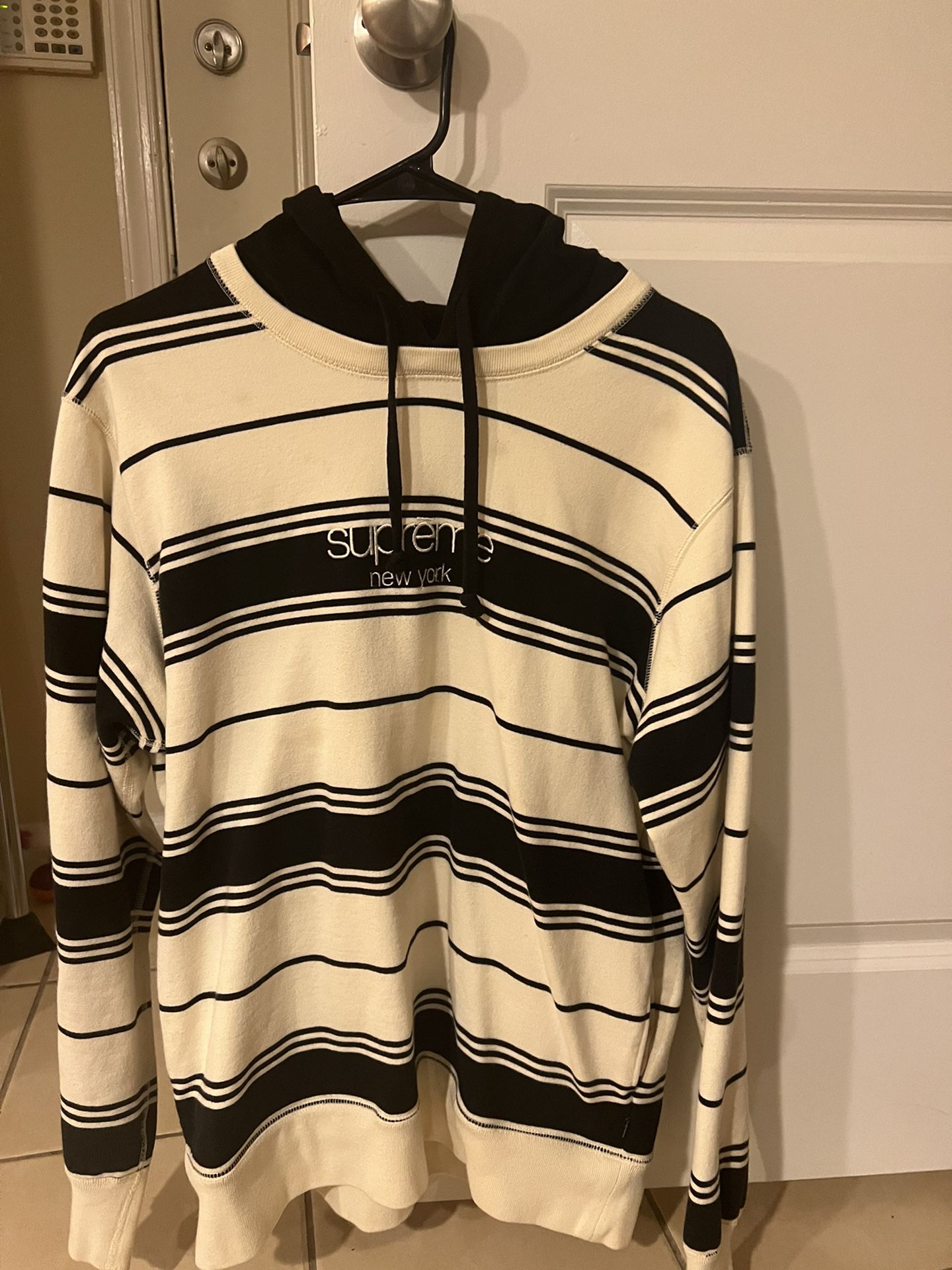 supreme 2017 hooded sweater