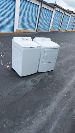 Insignia washing and dryer set