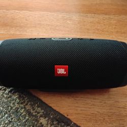JBL Charge 4 Wireless Bluetooth Speaker (Black)