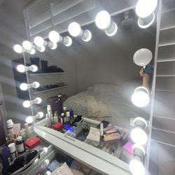 MAKEUP MIRROR ONLY WITH BLUETOOTH AND DIMMABLE LIGHTS PICK UP TODAY 