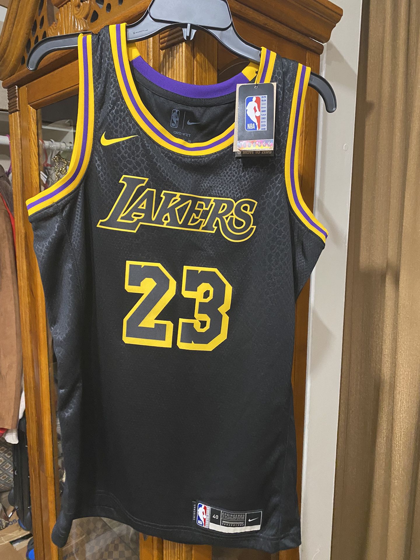 New Lakers Jersey Sz Small