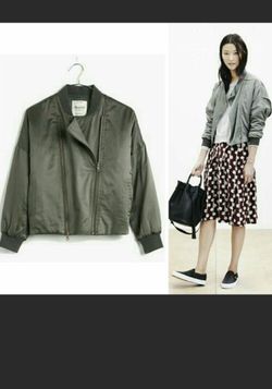 Madewell Womens Biker Bomber Jacket Green Lightweight - Size S. Condition is Pre-owned. See pictures ask questions and make an offer!