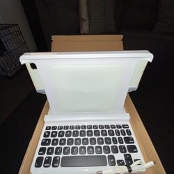 iPad Keyboard And Case NEW 
