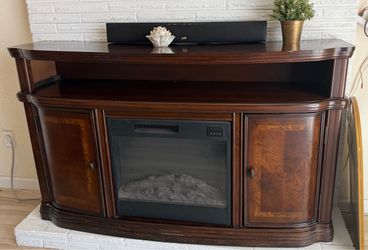 TV stand with fireplace / Mueble para televisión con chimenea