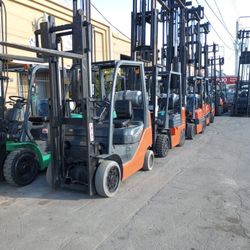 Forklift Toyota Serie 8 $9999