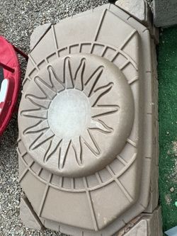 Sandbox with lid and sand included