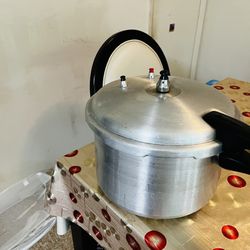 pressure Cooker  9.5 quarter $40