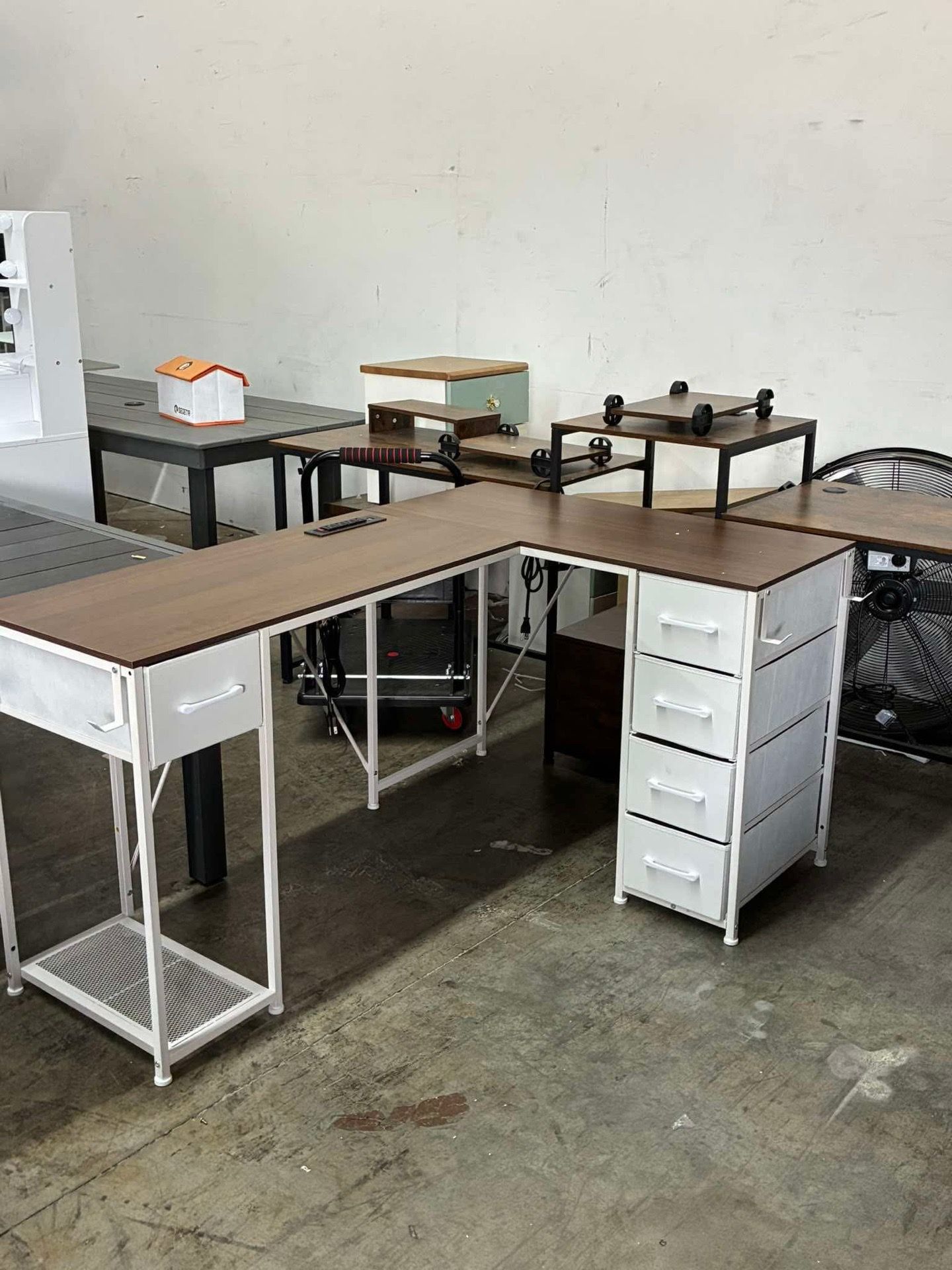 L-shaped Desk with Storage, Desk for Two People with Sockets and Spacious Desk, Corner Computer Desk with 5 Drawers