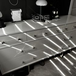 Rooms to go dresser + 2 nightstands 