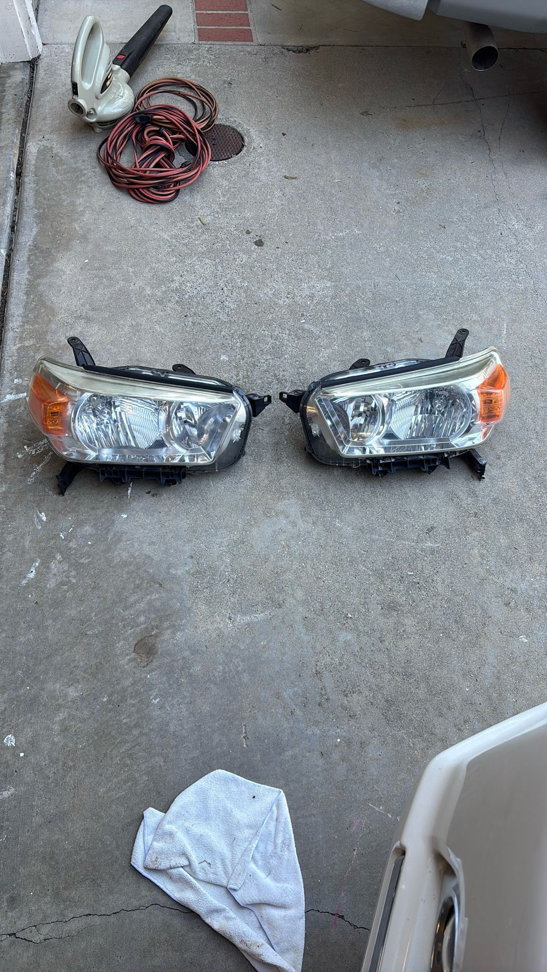 2010-2013 Toyota 4 Runner Head Lights