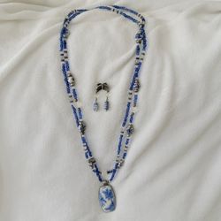 3 pc Vtg Blue & White Reversible Lucite Tree Motif 2 Long Strands Beaded Necklaces & Earrings