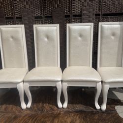 4 Chairs Each $25 Good Conditions 