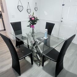 Dining room Table 