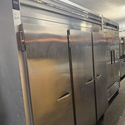 Used Traulsen 3-door reach in freezer G31311