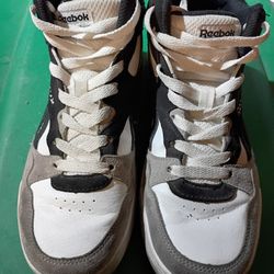 Boy's Reebok Shoes Size 5 Youth
