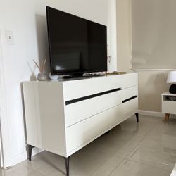 Dresser & Storage Drawers 