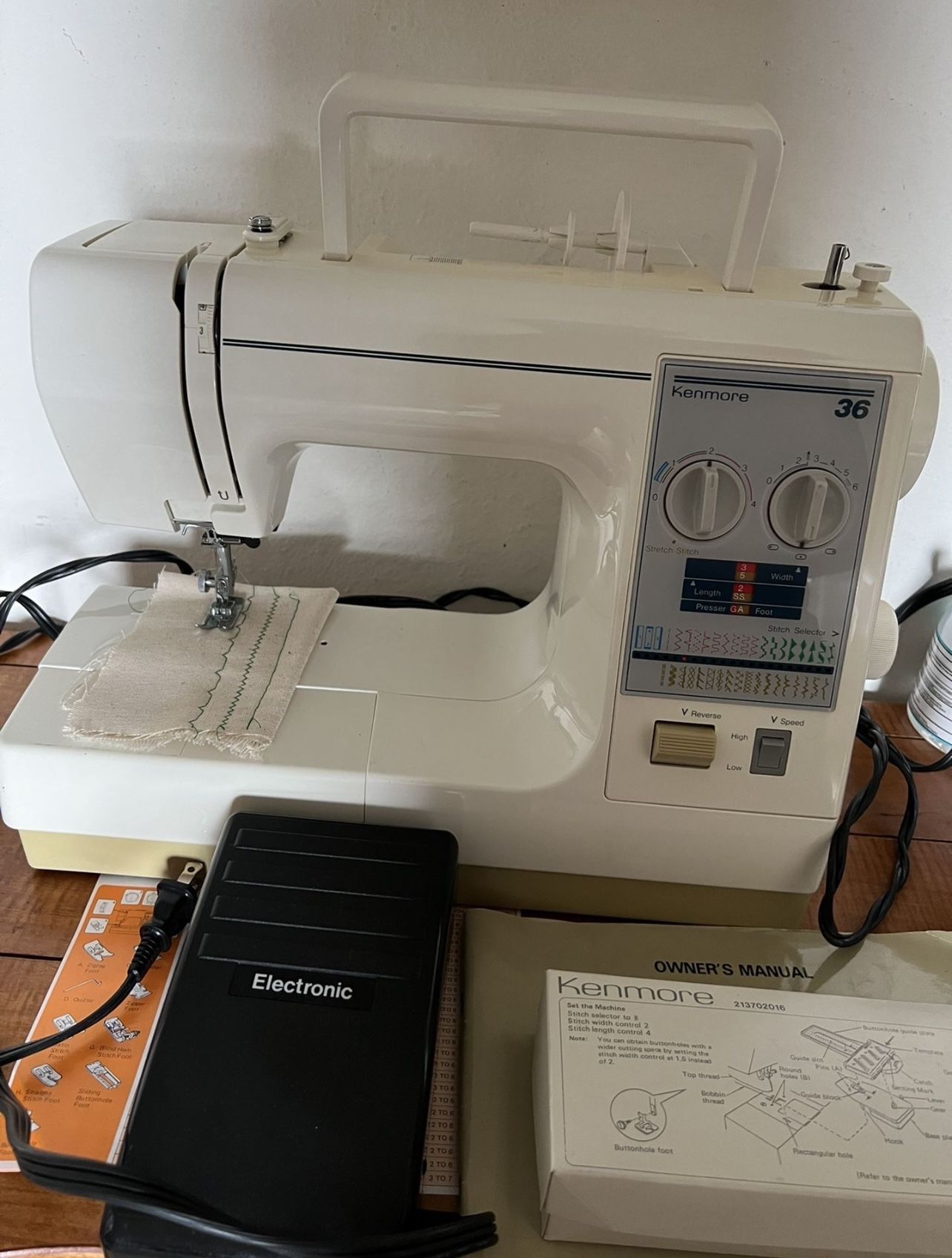 Working Kenmore 36 ZIG ZAG Sewing Machine With Accessories
