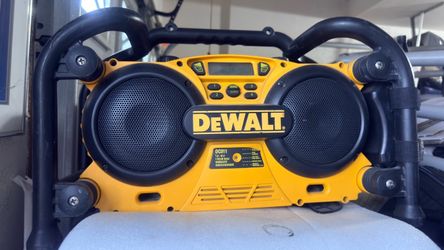 Dewalt DC011 Heavy Duty Worksite Radio