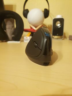 DELUX Ergonomic Comfort Mouse With RGB