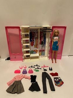 Barbie Fashionistas Closet/doll case with doll, clothes, & accessories